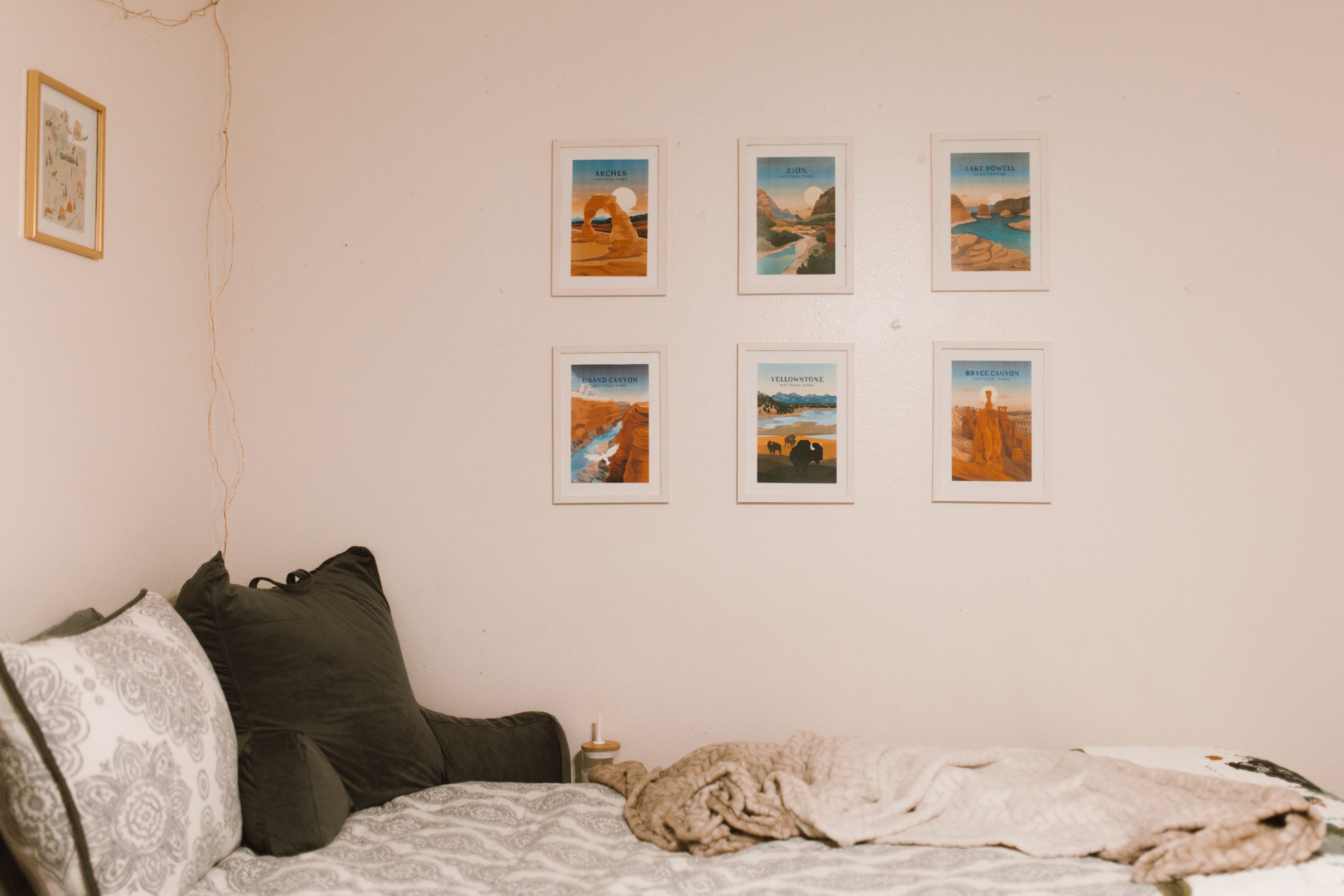 Dorm room decorations to spruce up your bedroom